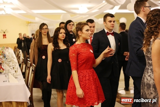 Zdjęcie w galerii na portalu naszraciborz.pl: Tak się bawi raciborski Mechanik! Trzy klasy na balu maturalnym w Pogrzebieniu FOTO i WIDEO wiadomości z regionu