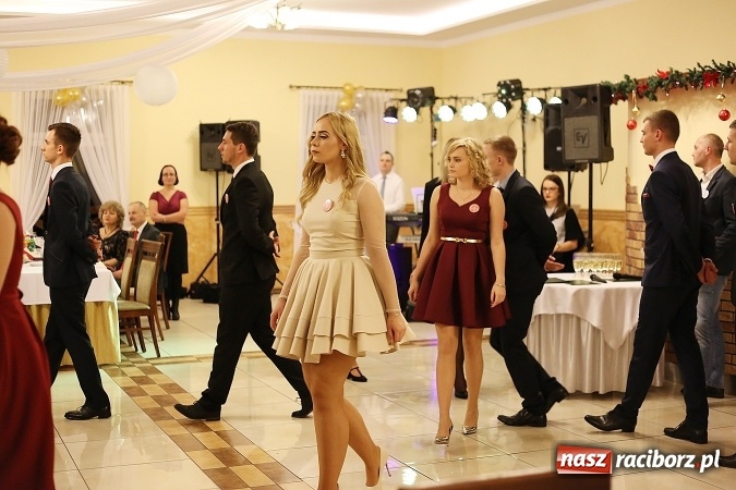 Zdjęcie w galerii na portalu naszraciborz.pl: Tak się bawi raciborski Mechanik! Trzy klasy na balu maturalnym w Pogrzebieniu FOTO i WIDEO wiadomości z regionu