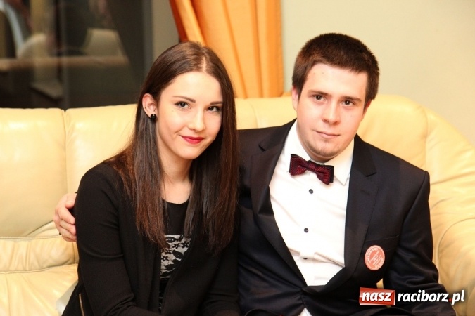 Zdjęcie w galerii na portalu naszraciborz.pl: Tak się bawi raciborski Mechanik! Trzy klasy na balu maturalnym w Pogrzebieniu FOTO i WIDEO wiadomości z regionu