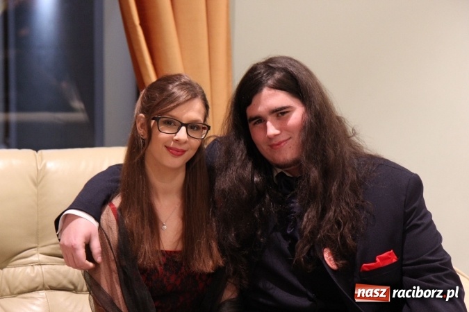 Zdjęcie w galerii na portalu naszraciborz.pl: Tak się bawi raciborski Mechanik! Trzy klasy na balu maturalnym w Pogrzebieniu FOTO i WIDEO wiadomości z regionu