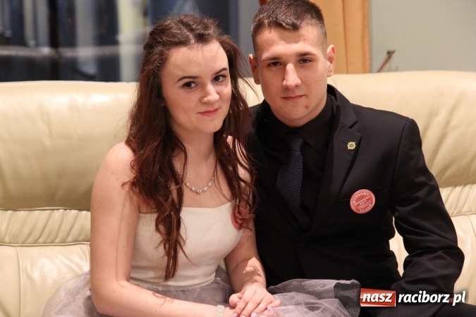 Zdjęcie w galerii na portalu naszraciborz.pl: Tak się bawi raciborski Mechanik! Trzy klasy na balu maturalnym w Pogrzebieniu FOTO i WIDEO wiadomości z regionu