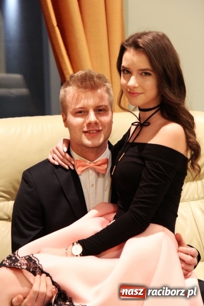 Zdjęcie w galerii na portalu naszraciborz.pl: Tak się bawi raciborski Mechanik! Trzy klasy na balu maturalnym w Pogrzebieniu FOTO i WIDEO wiadomości z regionu