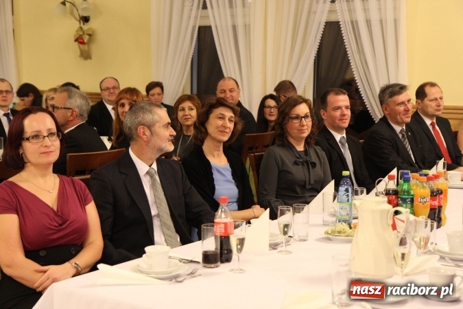 Zdjęcie w galerii na portalu naszraciborz.pl: Tak się bawi raciborski Mechanik! Trzy klasy na balu maturalnym w Pogrzebieniu FOTO i WIDEO wiadomości z regionu