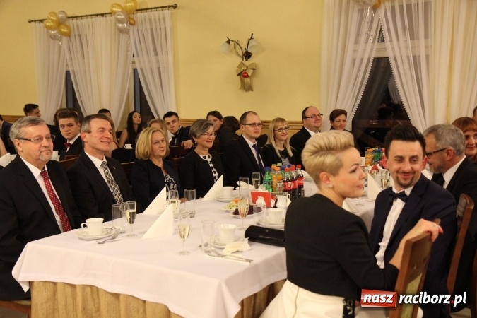 Zdjęcie w galerii na portalu naszraciborz.pl: Tak się bawi raciborski Mechanik! Trzy klasy na balu maturalnym w Pogrzebieniu FOTO i WIDEO wiadomości z regionu