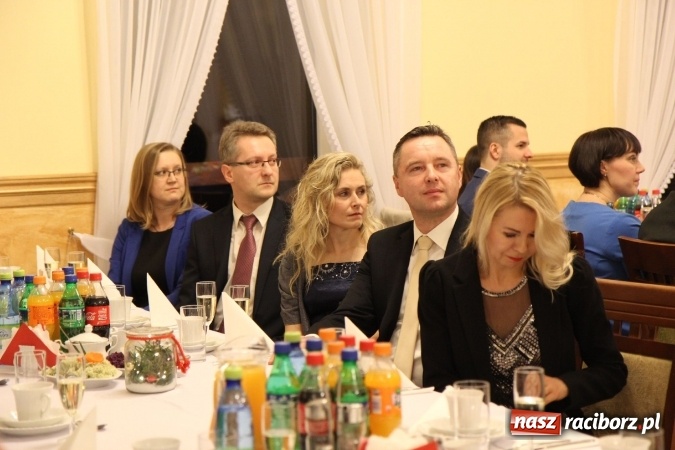 Zdjęcie w galerii na portalu naszraciborz.pl: Tak się bawi raciborski Mechanik! Trzy klasy na balu maturalnym w Pogrzebieniu FOTO i WIDEO wiadomości z regionu