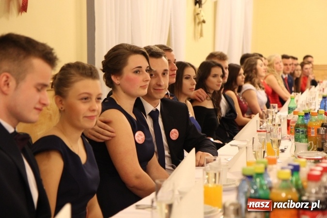 Zdjęcie w galerii na portalu naszraciborz.pl: Tak się bawi raciborski Mechanik! Trzy klasy na balu maturalnym w Pogrzebieniu FOTO i WIDEO wiadomości z regionu