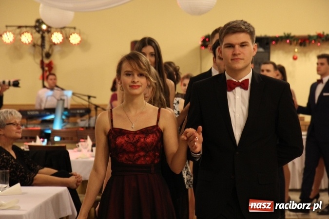 Zdjęcie w galerii na portalu naszraciborz.pl: Tak się bawi raciborski Mechanik! Trzy klasy na balu maturalnym w Pogrzebieniu FOTO i WIDEO wiadomości z regionu