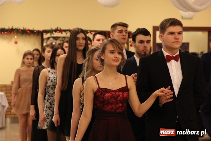 Zdjęcie w galerii na portalu naszraciborz.pl: Tak się bawi raciborski Mechanik! Trzy klasy na balu maturalnym w Pogrzebieniu FOTO i WIDEO wiadomości z regionu