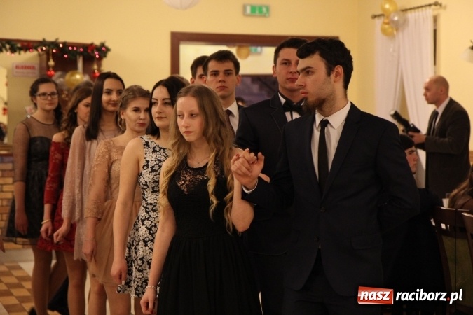 Zdjęcie w galerii na portalu naszraciborz.pl: Tak się bawi raciborski Mechanik! Trzy klasy na balu maturalnym w Pogrzebieniu FOTO i WIDEO wiadomości z regionu