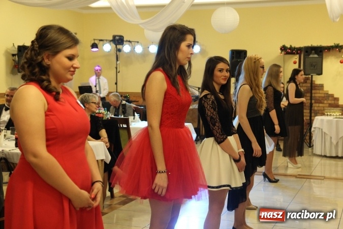 Zdjęcie w galerii na portalu naszraciborz.pl: Tak się bawi raciborski Mechanik! Trzy klasy na balu maturalnym w Pogrzebieniu FOTO i WIDEO wiadomości z regionu