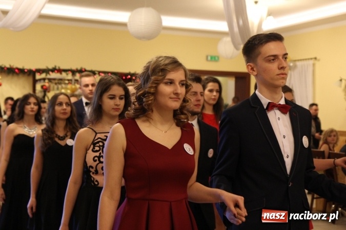 Zdjęcie w galerii na portalu naszraciborz.pl: Tak się bawi raciborski Mechanik! Trzy klasy na balu maturalnym w Pogrzebieniu FOTO i WIDEO wiadomości z regionu