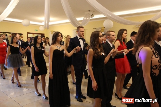 Zdjęcie w galerii na portalu naszraciborz.pl: Tak się bawi raciborski Mechanik! Trzy klasy na balu maturalnym w Pogrzebieniu FOTO i WIDEO wiadomości z regionu