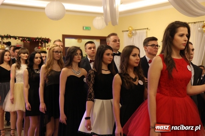 Zdjęcie w galerii na portalu naszraciborz.pl: Tak się bawi raciborski Mechanik! Trzy klasy na balu maturalnym w Pogrzebieniu FOTO i WIDEO wiadomości z regionu