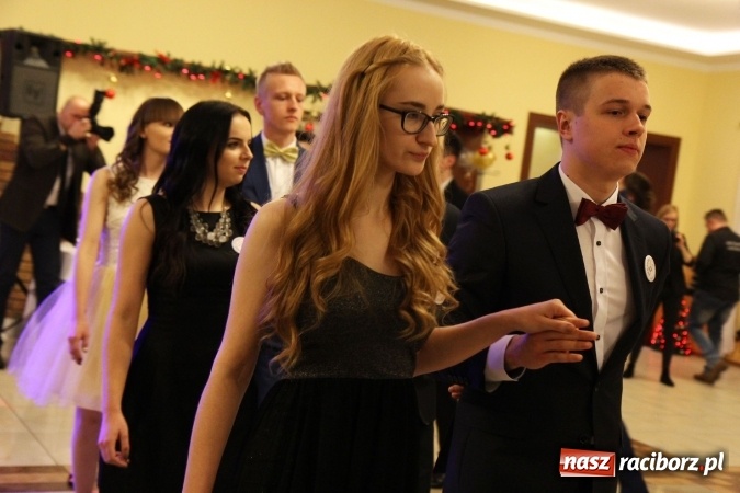 Zdjęcie w galerii na portalu naszraciborz.pl: Tak się bawi raciborski Mechanik! Trzy klasy na balu maturalnym w Pogrzebieniu FOTO i WIDEO wiadomości z regionu