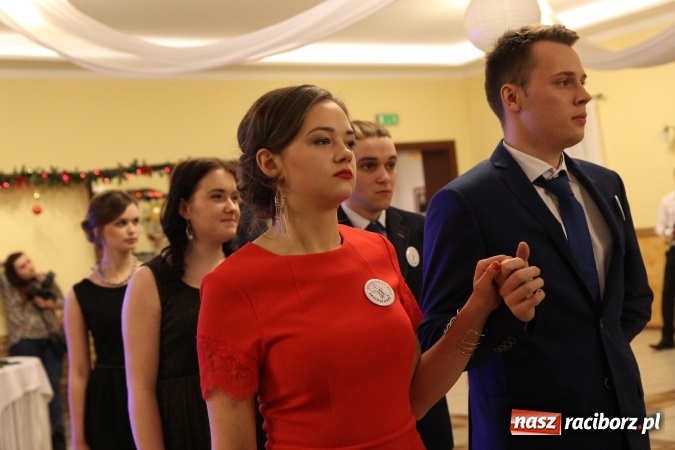 Zdjęcie w galerii na portalu naszraciborz.pl: Tak się bawi raciborski Mechanik! Trzy klasy na balu maturalnym w Pogrzebieniu FOTO i WIDEO wiadomości z regionu