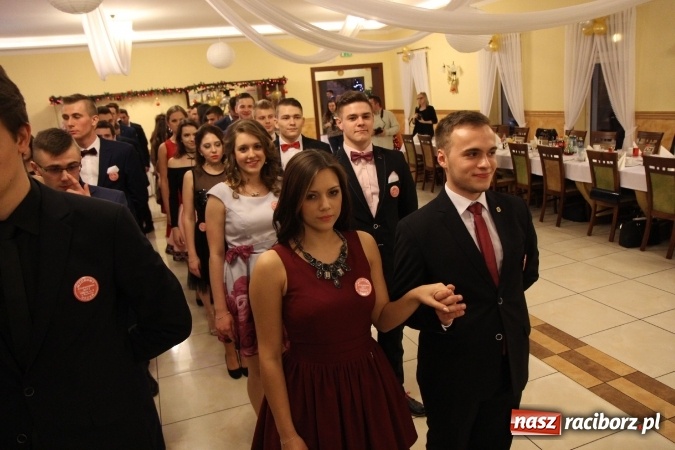 Zdjęcie w galerii na portalu naszraciborz.pl: Tak się bawi raciborski Mechanik! Trzy klasy na balu maturalnym w Pogrzebieniu FOTO i WIDEO wiadomości z regionu