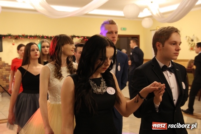 Zdjęcie w galerii na portalu naszraciborz.pl: Tak się bawi raciborski Mechanik! Trzy klasy na balu maturalnym w Pogrzebieniu FOTO i WIDEO wiadomości z regionu