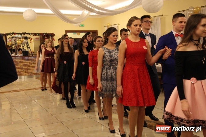 Zdjęcie w galerii na portalu naszraciborz.pl: Tak się bawi raciborski Mechanik! Trzy klasy na balu maturalnym w Pogrzebieniu FOTO i WIDEO wiadomości z regionu