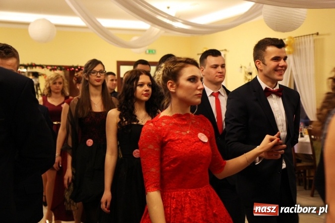 Zdjęcie w galerii na portalu naszraciborz.pl: Tak się bawi raciborski Mechanik! Trzy klasy na balu maturalnym w Pogrzebieniu FOTO i WIDEO wiadomości z regionu