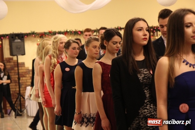 Zdjęcie w galerii na portalu naszraciborz.pl: Tak się bawi raciborski Mechanik! Trzy klasy na balu maturalnym w Pogrzebieniu FOTO i WIDEO wiadomości z regionu