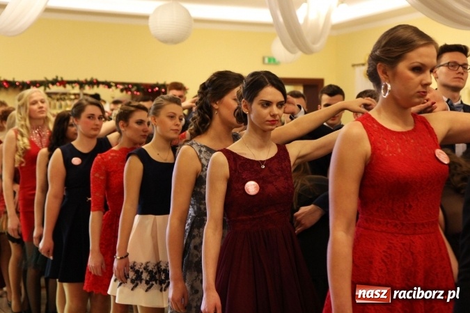 Zdjęcie w galerii na portalu naszraciborz.pl: Tak się bawi raciborski Mechanik! Trzy klasy na balu maturalnym w Pogrzebieniu FOTO i WIDEO wiadomości z regionu