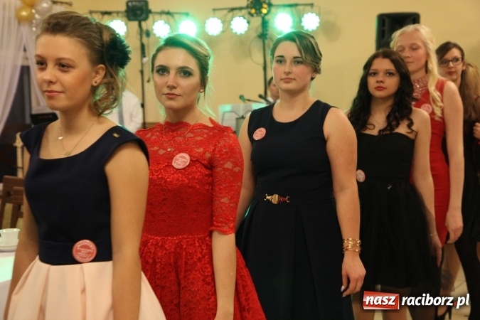 Zdjęcie w galerii na portalu naszraciborz.pl: Tak się bawi raciborski Mechanik! Trzy klasy na balu maturalnym w Pogrzebieniu FOTO i WIDEO wiadomości z regionu