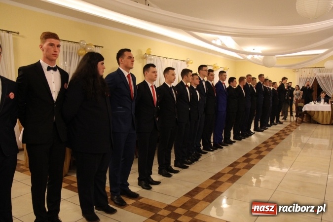 Zdjęcie w galerii na portalu naszraciborz.pl: Tak się bawi raciborski Mechanik! Trzy klasy na balu maturalnym w Pogrzebieniu FOTO i WIDEO wiadomości z regionu
