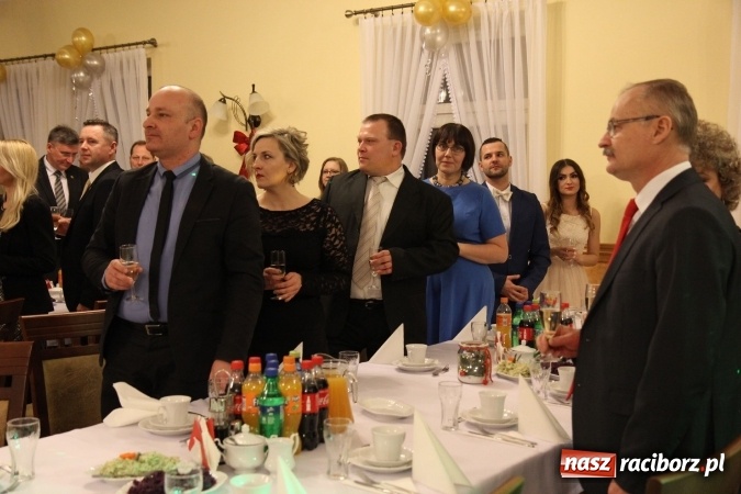 Zdjęcie w galerii na portalu naszraciborz.pl: Tak się bawi raciborski Mechanik! Trzy klasy na balu maturalnym w Pogrzebieniu FOTO i WIDEO wiadomości z regionu