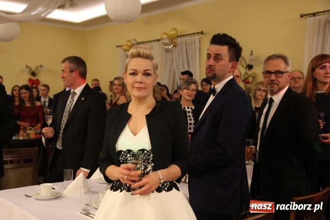 Zdjęcie w galerii na portalu naszraciborz.pl: Tak się bawi raciborski Mechanik! Trzy klasy na balu maturalnym w Pogrzebieniu FOTO i WIDEO wiadomości z regionu