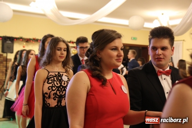 Zdjęcie w galerii na portalu naszraciborz.pl: Tak się bawi raciborski Mechanik! Trzy klasy na balu maturalnym w Pogrzebieniu FOTO i WIDEO wiadomości z regionu