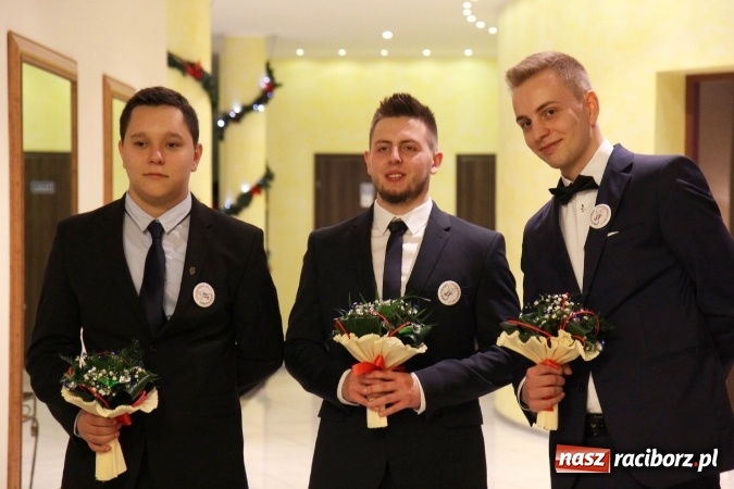 Zdjęcie w galerii na portalu naszraciborz.pl: Tak się bawi raciborski Mechanik! Trzy klasy na balu maturalnym w Pogrzebieniu FOTO i WIDEO wiadomości z regionu