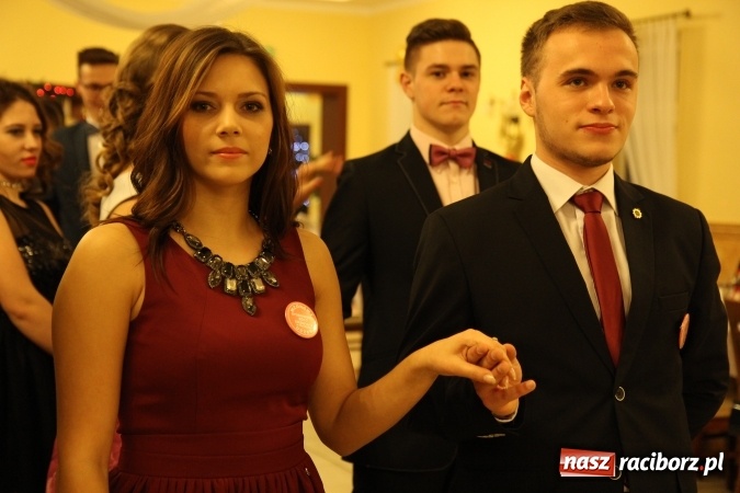 Zdjęcie w galerii na portalu naszraciborz.pl: Tak się bawi raciborski Mechanik! Trzy klasy na balu maturalnym w Pogrzebieniu FOTO i WIDEO wiadomości z regionu