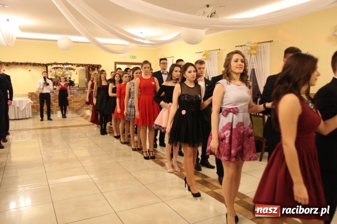 Zdjęcie w galerii na portalu naszraciborz.pl: Tak się bawi raciborski Mechanik! Trzy klasy na balu maturalnym w Pogrzebieniu FOTO i WIDEO wiadomości z regionu