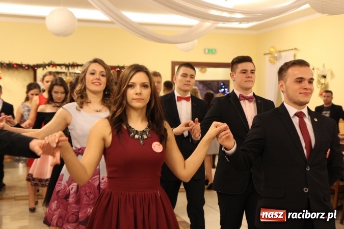Zdjęcie w galerii na portalu naszraciborz.pl: Tak się bawi raciborski Mechanik! Trzy klasy na balu maturalnym w Pogrzebieniu FOTO i WIDEO wiadomości z regionu