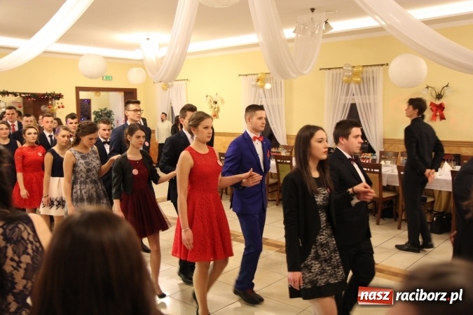 Zdjęcie w galerii na portalu naszraciborz.pl: Tak się bawi raciborski Mechanik! Trzy klasy na balu maturalnym w Pogrzebieniu FOTO i WIDEO wiadomości z regionu
