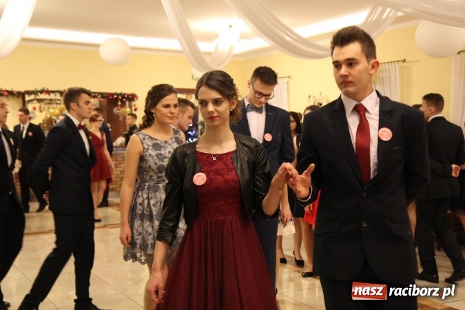 Zdjęcie w galerii na portalu naszraciborz.pl: Tak się bawi raciborski Mechanik! Trzy klasy na balu maturalnym w Pogrzebieniu FOTO i WIDEO wiadomości z regionu