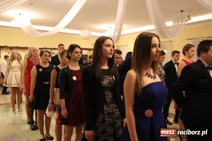 Zdjęcie w galerii na portalu naszraciborz.pl: Tak się bawi raciborski Mechanik! Trzy klasy na balu maturalnym w Pogrzebieniu FOTO i WIDEO wiadomości z regionu