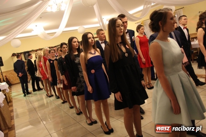 Zdjęcie w galerii na portalu naszraciborz.pl: Tak się bawi raciborski Mechanik! Trzy klasy na balu maturalnym w Pogrzebieniu FOTO i WIDEO wiadomości z regionu