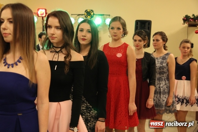 Zdjęcie w galerii na portalu naszraciborz.pl: Tak się bawi raciborski Mechanik! Trzy klasy na balu maturalnym w Pogrzebieniu FOTO i WIDEO wiadomości z regionu