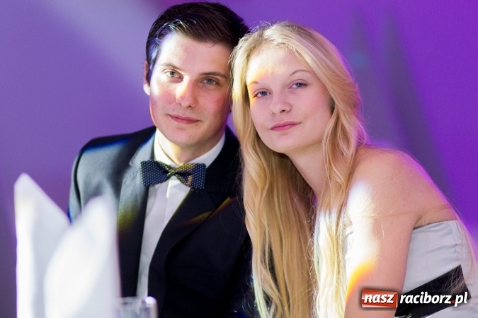 Zdjęcie w galerii na portalu naszraciborz.pl: Tegoroczny sezon studniówek rozpoczęty - pierwsi poloneza zatańczyli uczniowie ZSOMS wiadomości z regionu