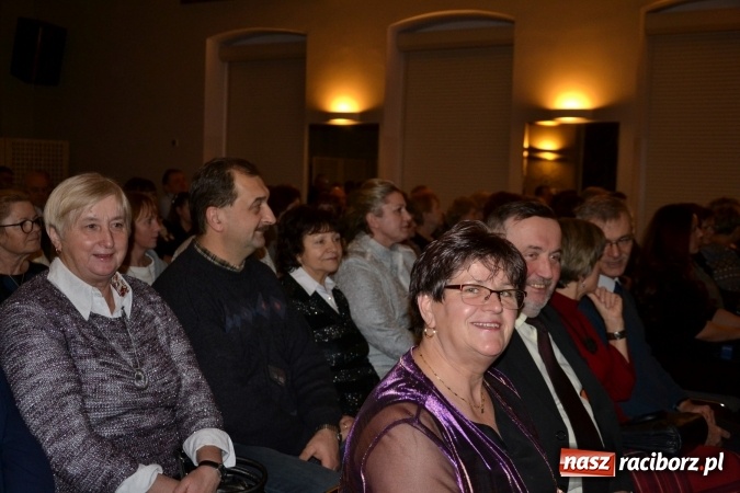 Zdjęcie w galerii na portalu naszraciborz.pl: Edward Simoni porwał publiczność w Tworkowie  wiadomości z regionu