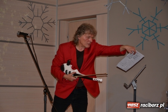 Zdjęcie w galerii na portalu naszraciborz.pl: Edward Simoni porwał publiczność w Tworkowie  wiadomości z regionu
