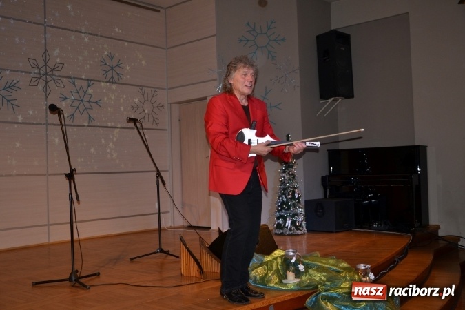 Zdjęcie w galerii na portalu naszraciborz.pl: Edward Simoni porwał publiczność w Tworkowie  wiadomości z regionu