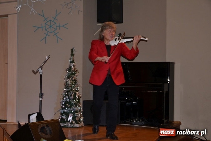 Zdjęcie w galerii na portalu naszraciborz.pl: Edward Simoni porwał publiczność w Tworkowie  wiadomości z regionu