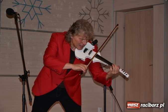 Zdjęcie w galerii na portalu naszraciborz.pl: Edward Simoni porwał publiczność w Tworkowie  wiadomości z regionu