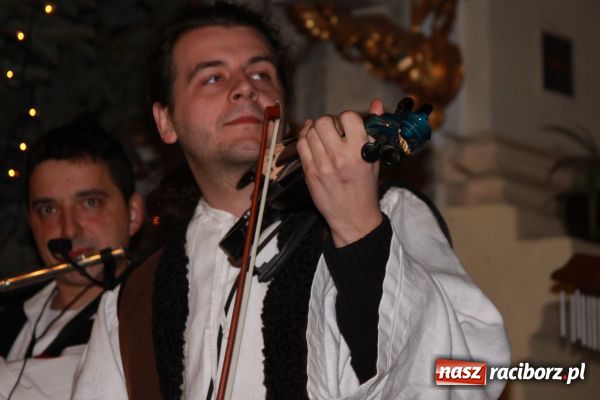Zdjęcie w galerii na portalu naszraciborz.pl: Kolędowanie z Turniokami w Tworkowie wiadomości z regionu