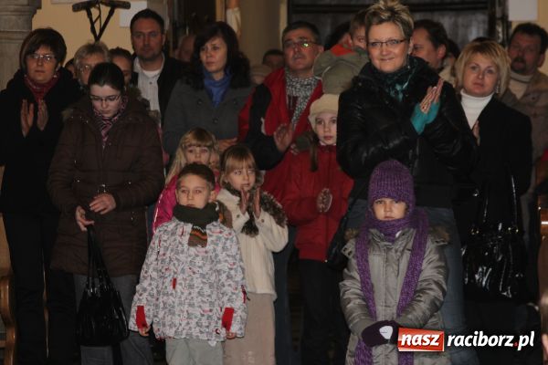 Zdjęcie w galerii na portalu naszraciborz.pl: Kolędowanie z Turniokami w Tworkowie wiadomości z regionu