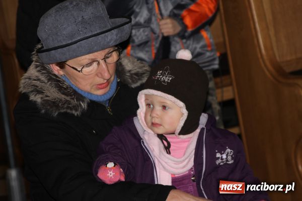 Zdjęcie w galerii na portalu naszraciborz.pl: Kolędowanie z Turniokami w Tworkowie wiadomości z regionu