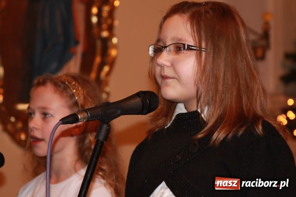 Zdjęcie w galerii na portalu naszraciborz.pl: Kolędowanie z Turniokami w Tworkowie wiadomości z regionu
