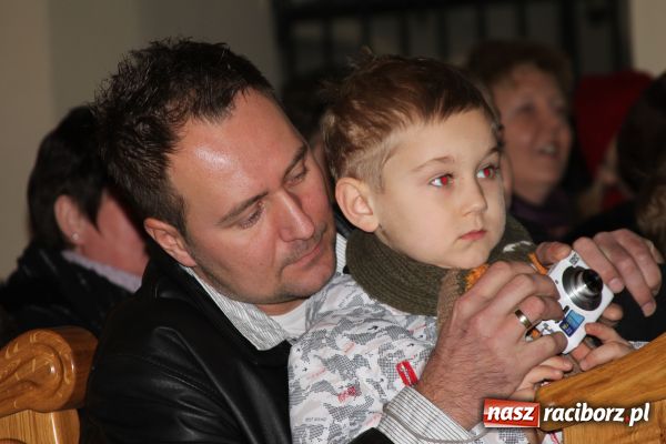 Zdjęcie w galerii na portalu naszraciborz.pl: Kolędowanie z Turniokami w Tworkowie wiadomości z regionu